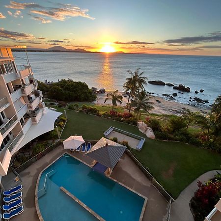 Coral Cove Apartments - Absolute Beachfront Resort Bowen Extérieur photo