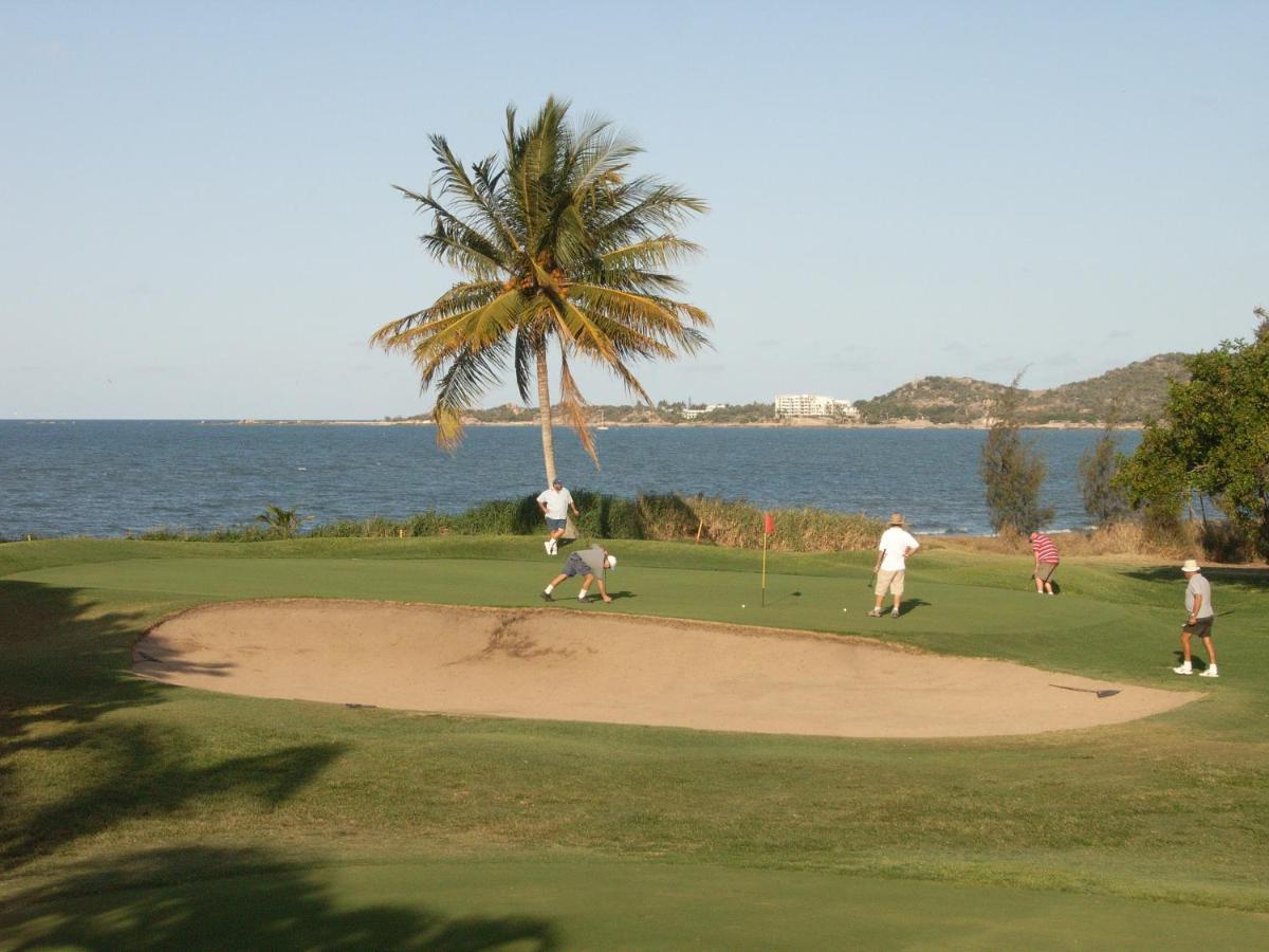 Coral Cove Apartments - Absolute Beachfront Resort Bowen Extérieur photo
