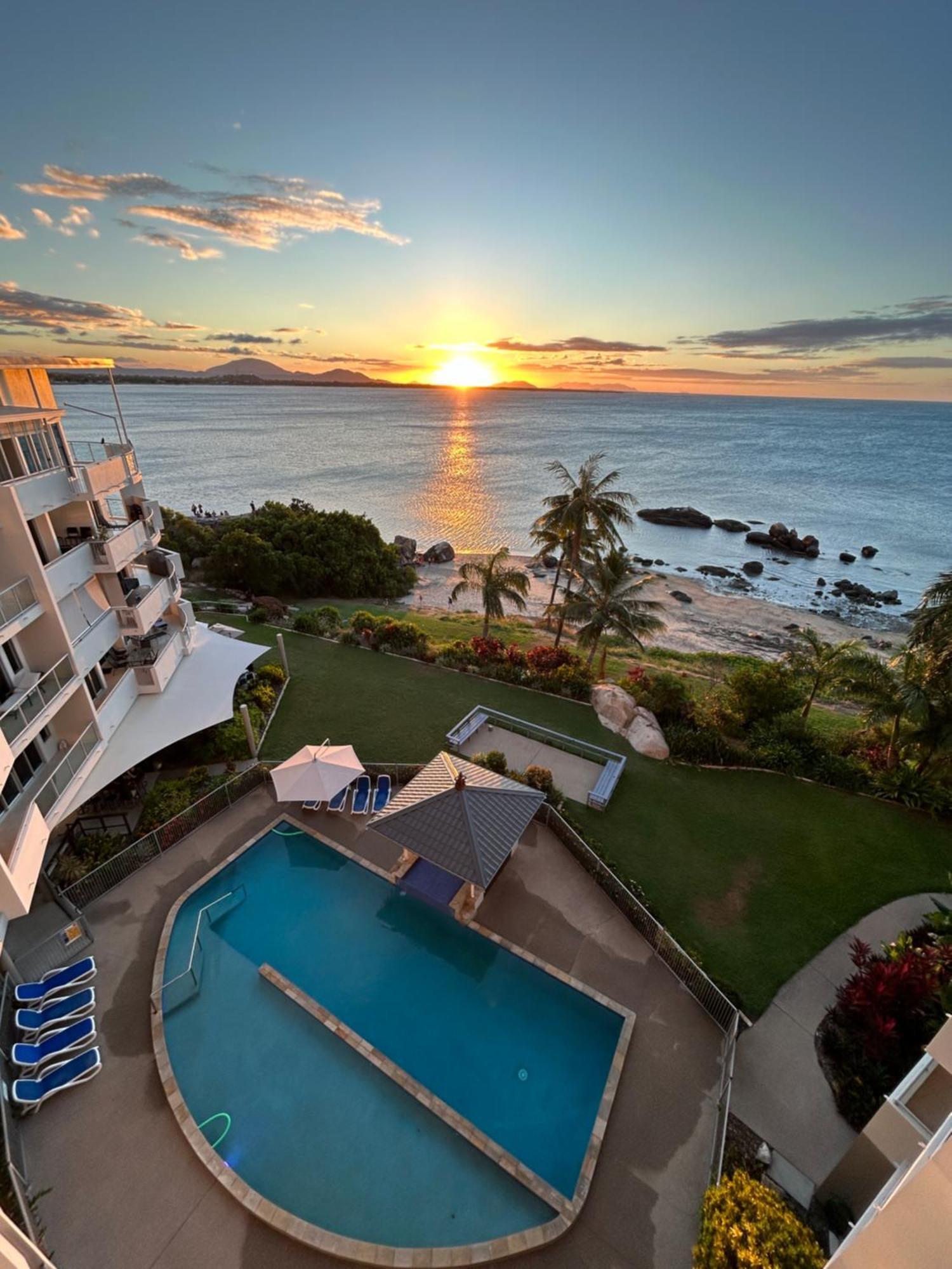 Coral Cove Apartments - Absolute Beachfront Resort Bowen Extérieur photo