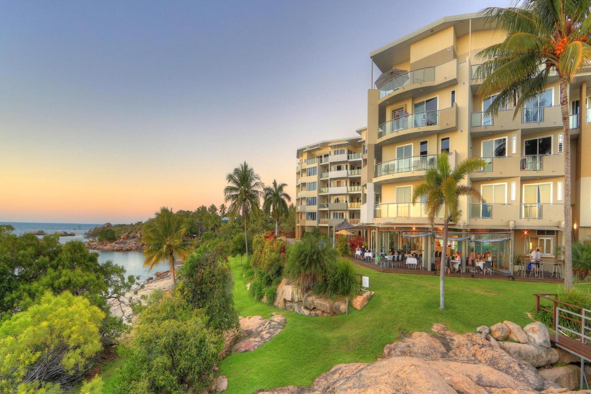 Coral Cove Apartments - Absolute Beachfront Resort Bowen Extérieur photo