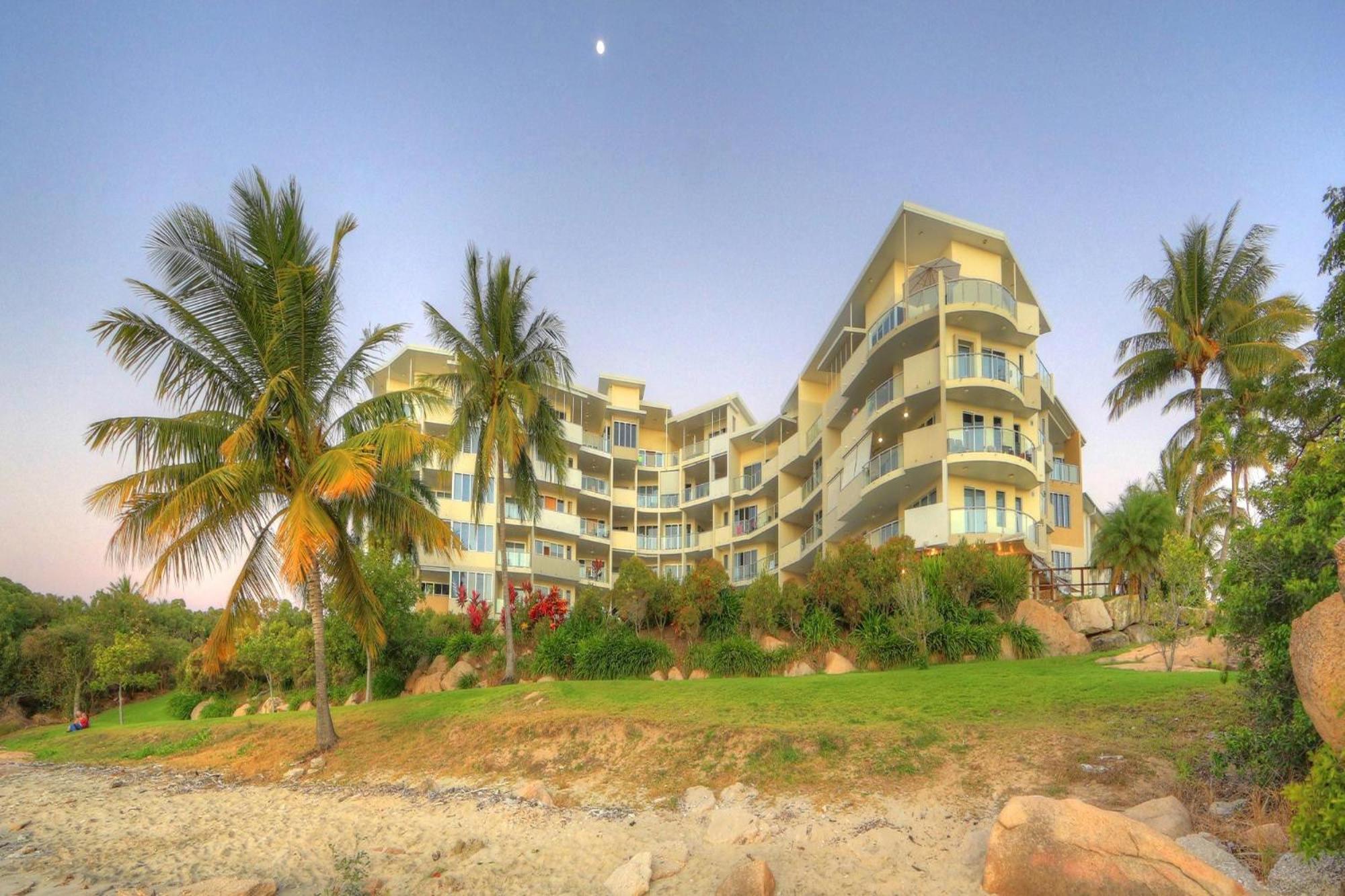 Coral Cove Apartments - Absolute Beachfront Resort Bowen Extérieur photo