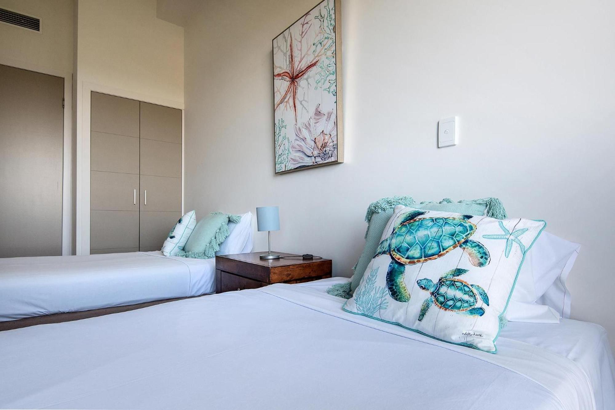 Coral Cove Apartments - Absolute Beachfront Resort Bowen Extérieur photo