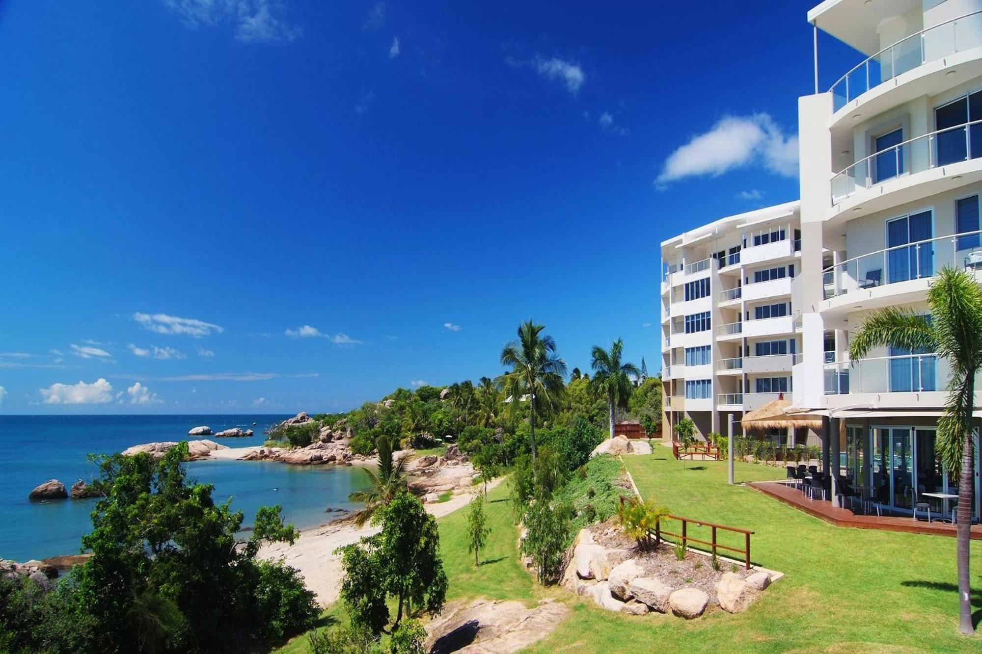Coral Cove Apartments - Absolute Beachfront Resort Bowen Extérieur photo