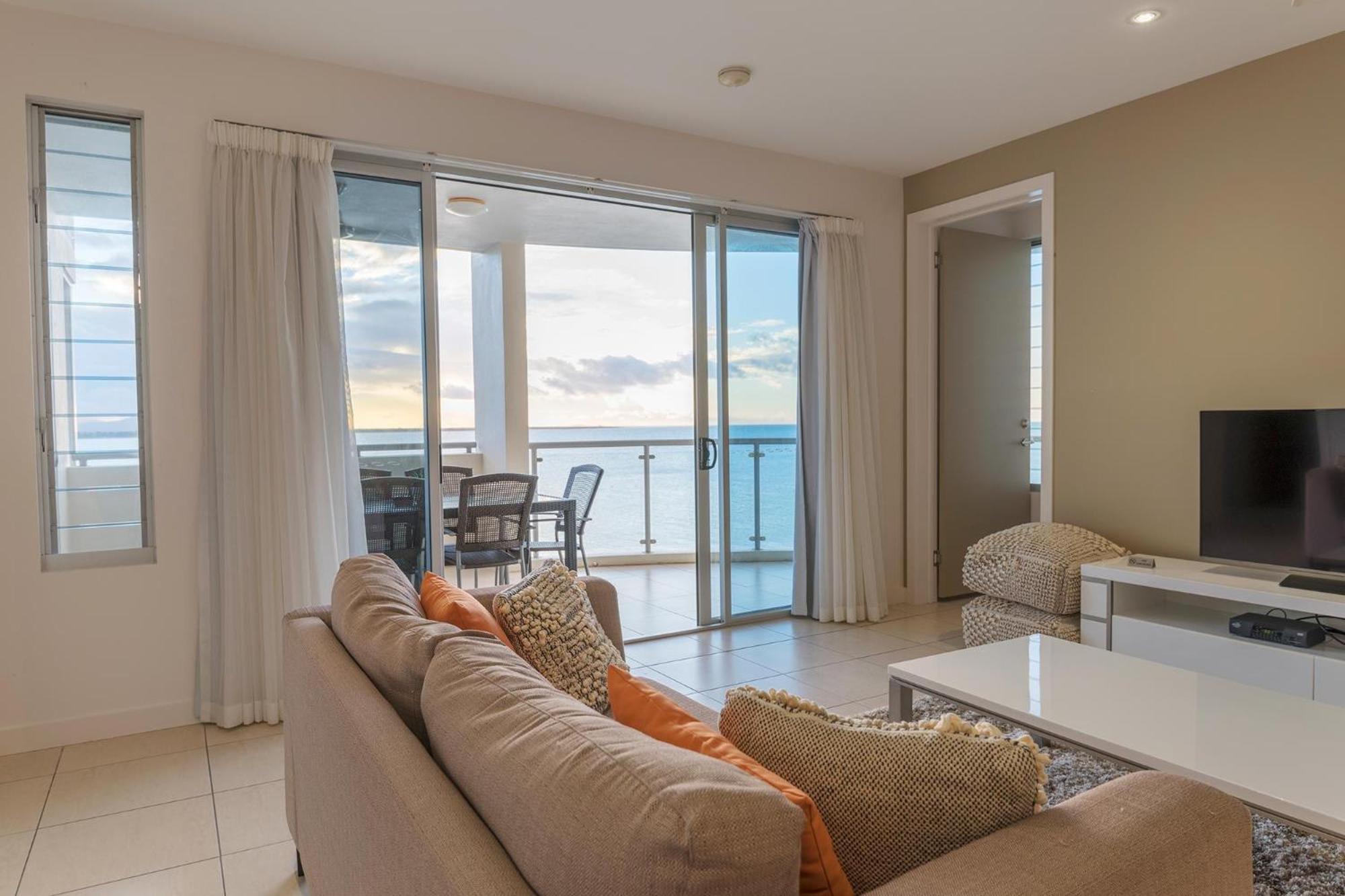 Coral Cove Apartments - Absolute Beachfront Resort Bowen Extérieur photo