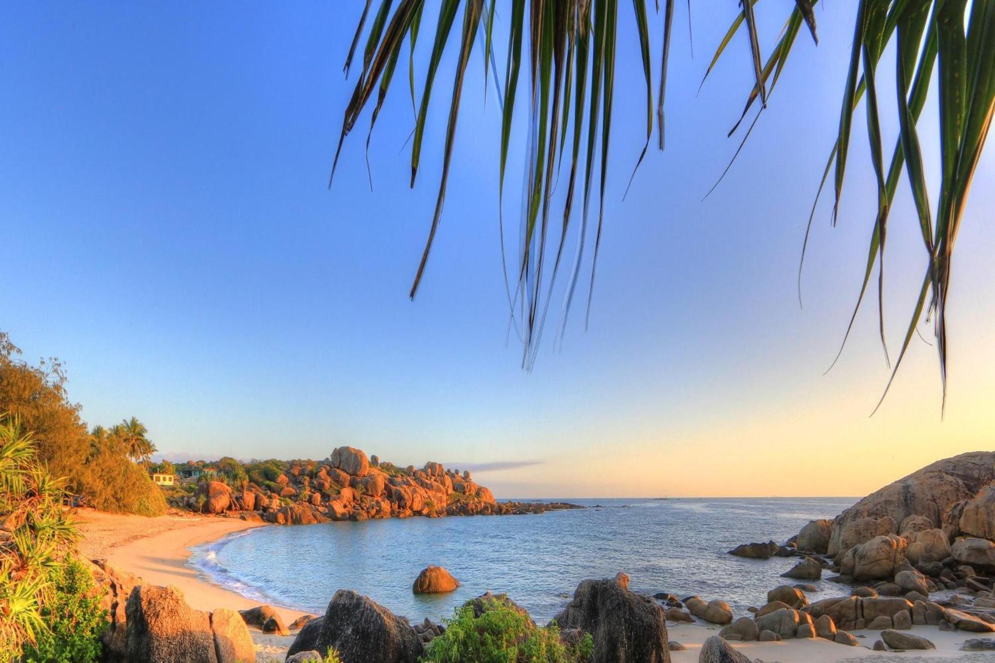 Coral Cove Apartments - Absolute Beachfront Resort Bowen Extérieur photo