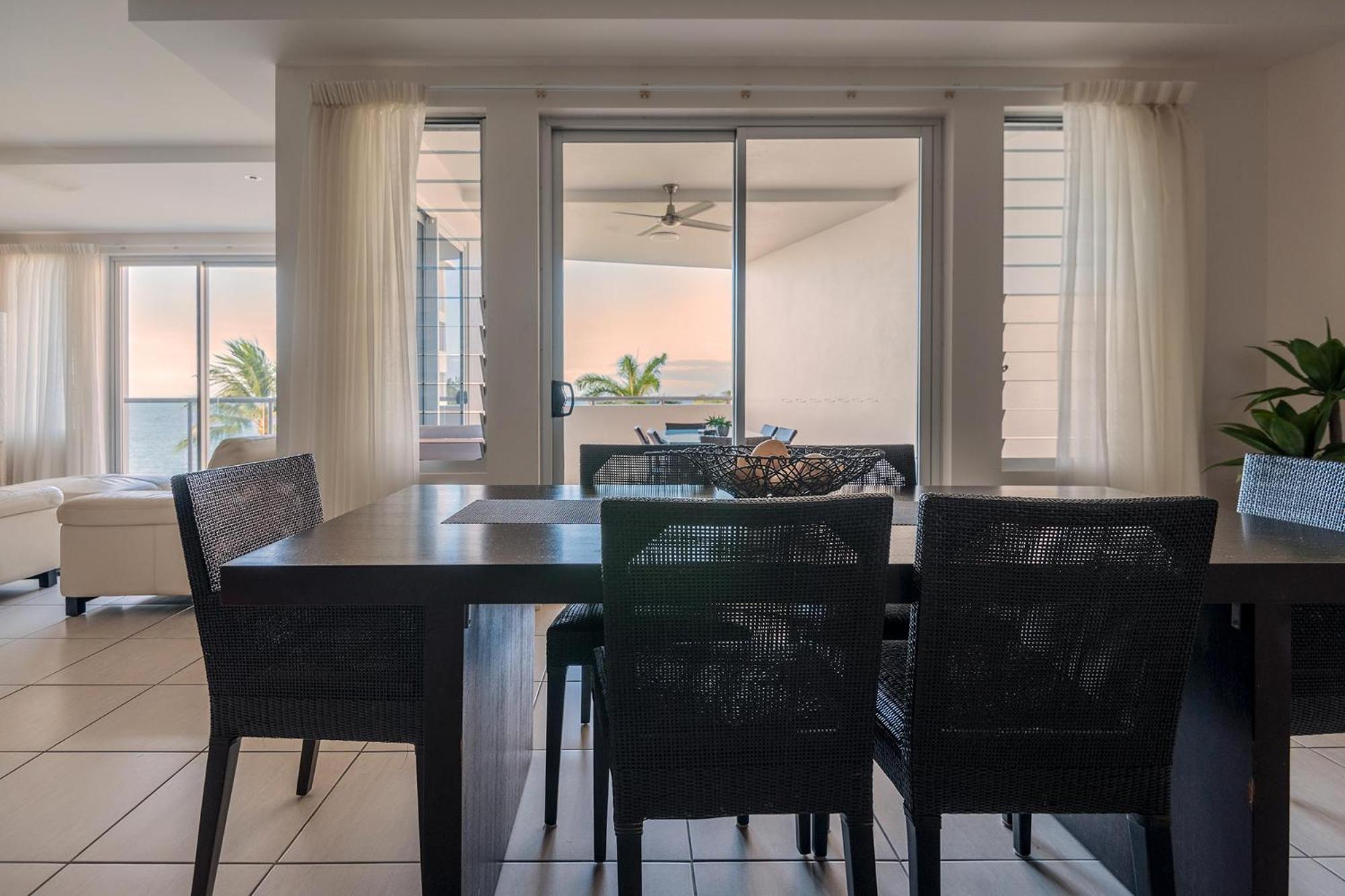 Coral Cove Apartments - Absolute Beachfront Resort Bowen Extérieur photo
