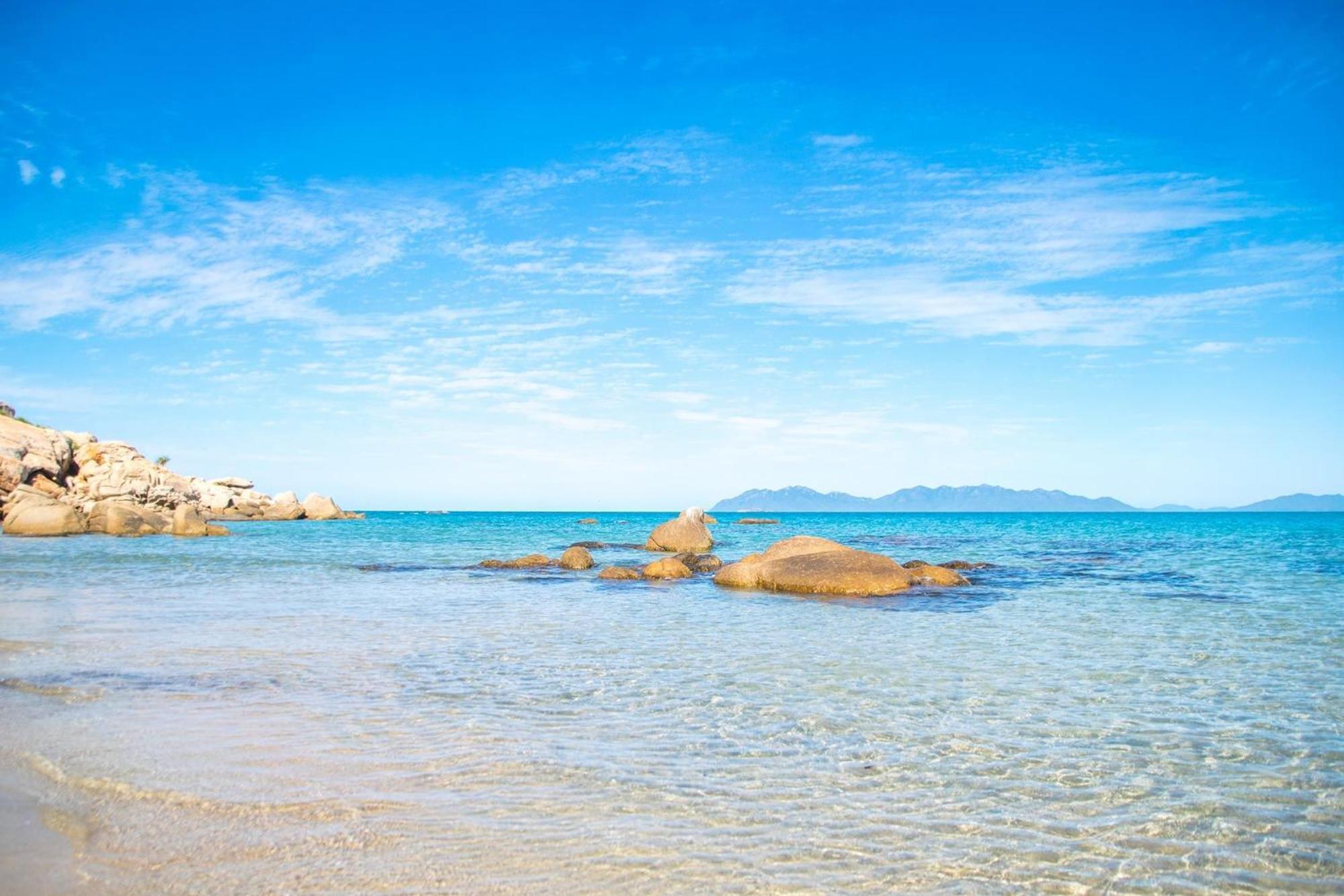 Coral Cove Apartments - Absolute Beachfront Resort Bowen Extérieur photo