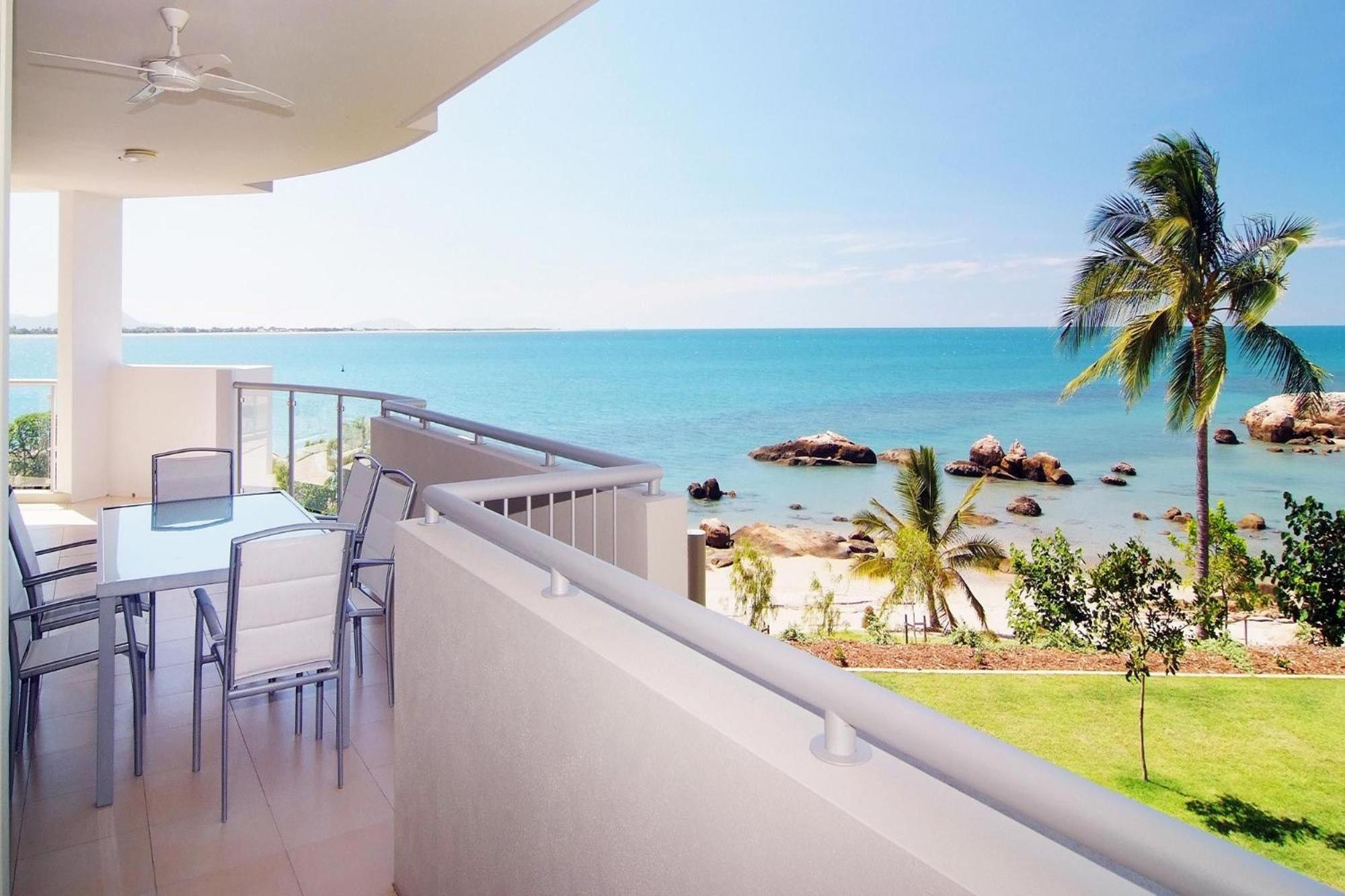 Coral Cove Apartments - Absolute Beachfront Resort Bowen Extérieur photo