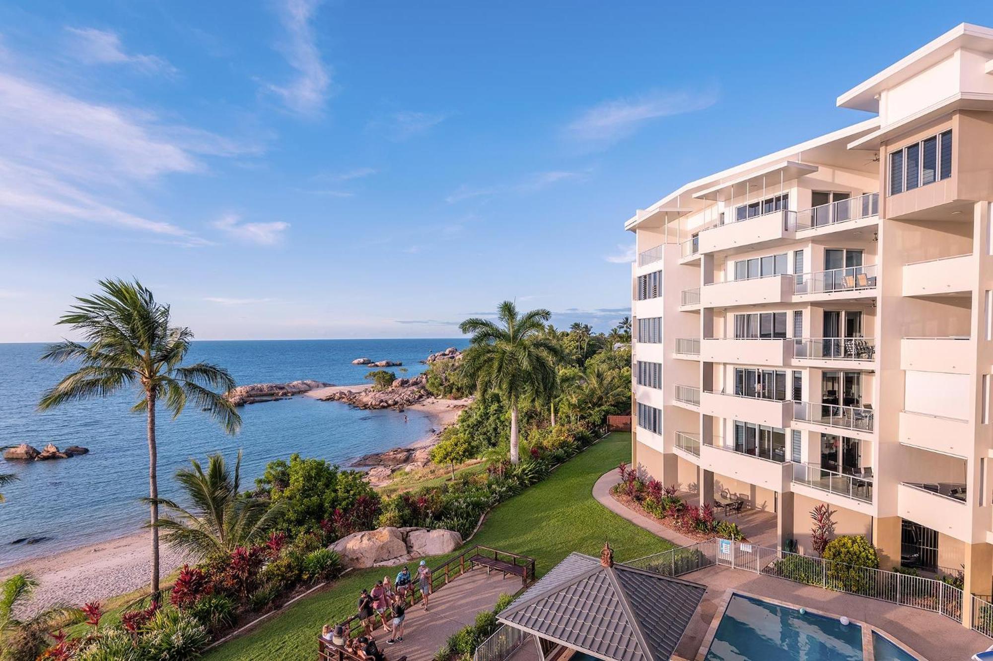 Coral Cove Apartments - Absolute Beachfront Resort Bowen Extérieur photo