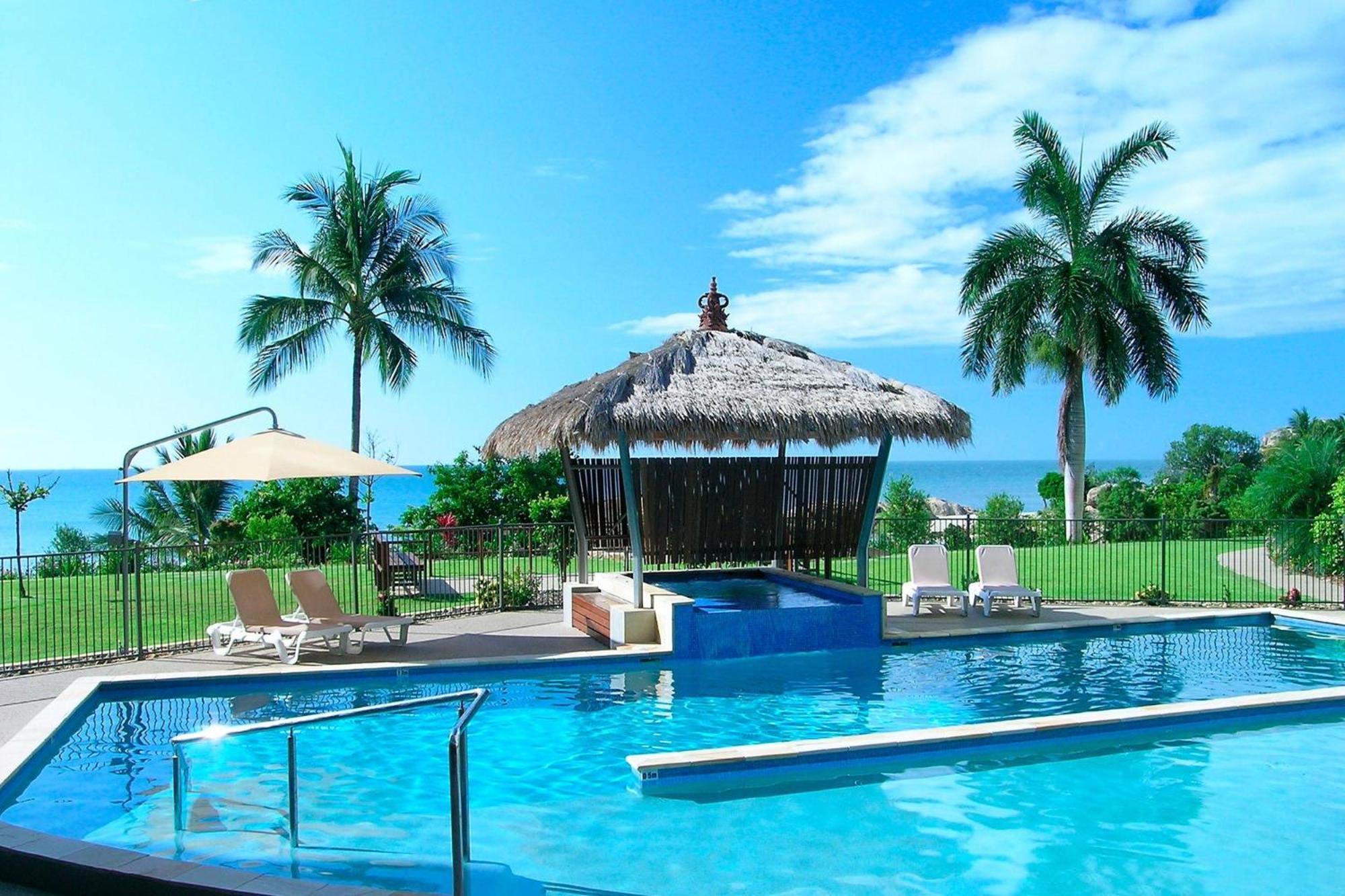 Coral Cove Apartments - Absolute Beachfront Resort Bowen Extérieur photo