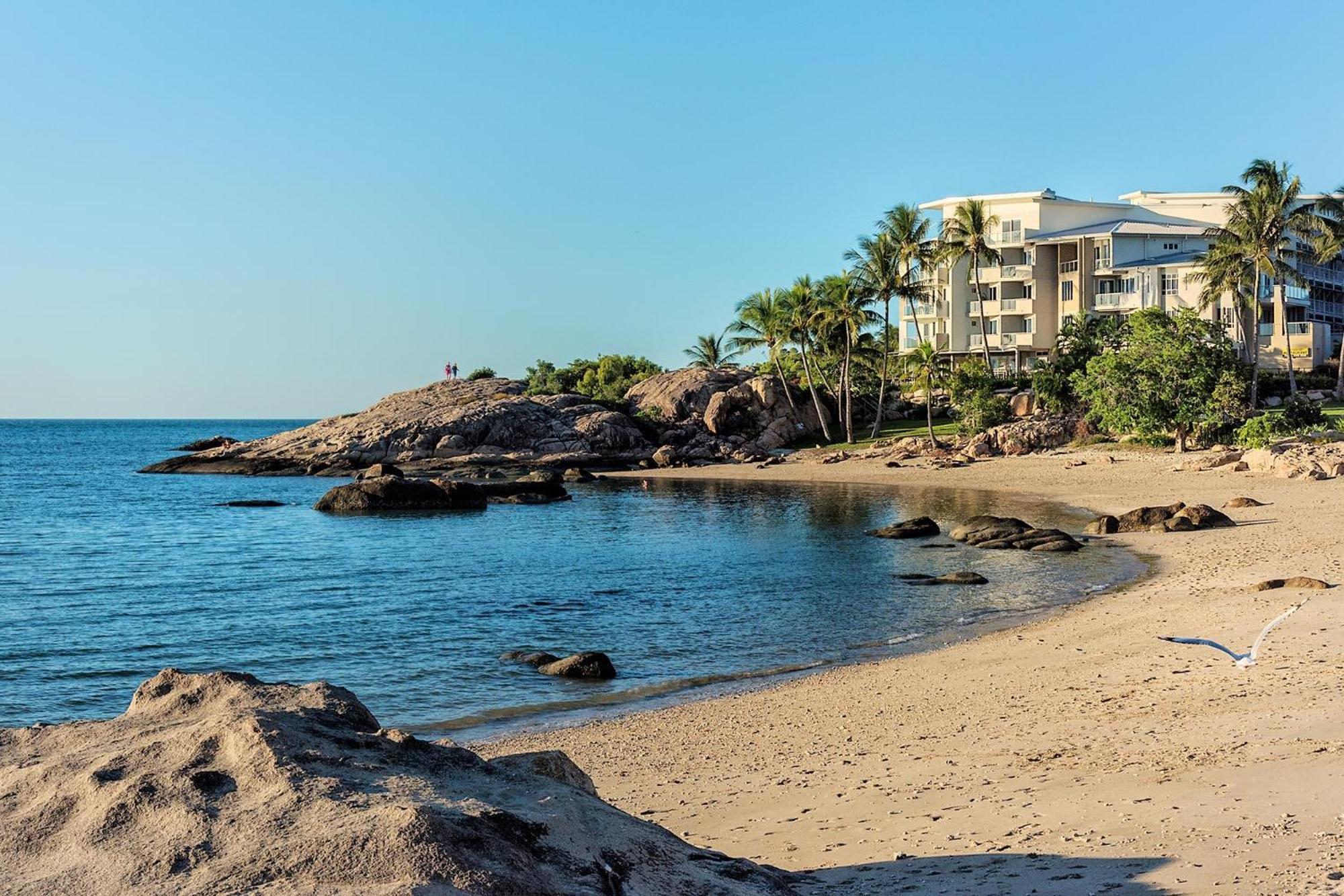 Coral Cove Apartments - Absolute Beachfront Resort Bowen Extérieur photo