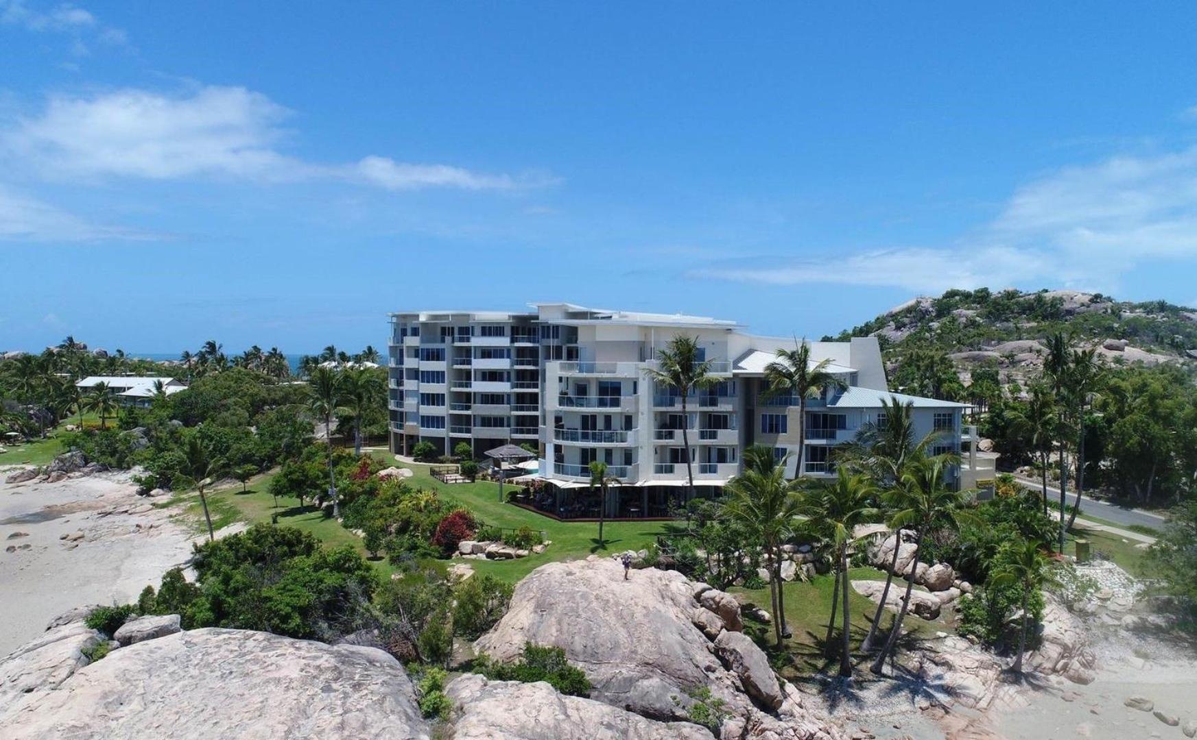 Coral Cove Apartments - Absolute Beachfront Resort Bowen Extérieur photo