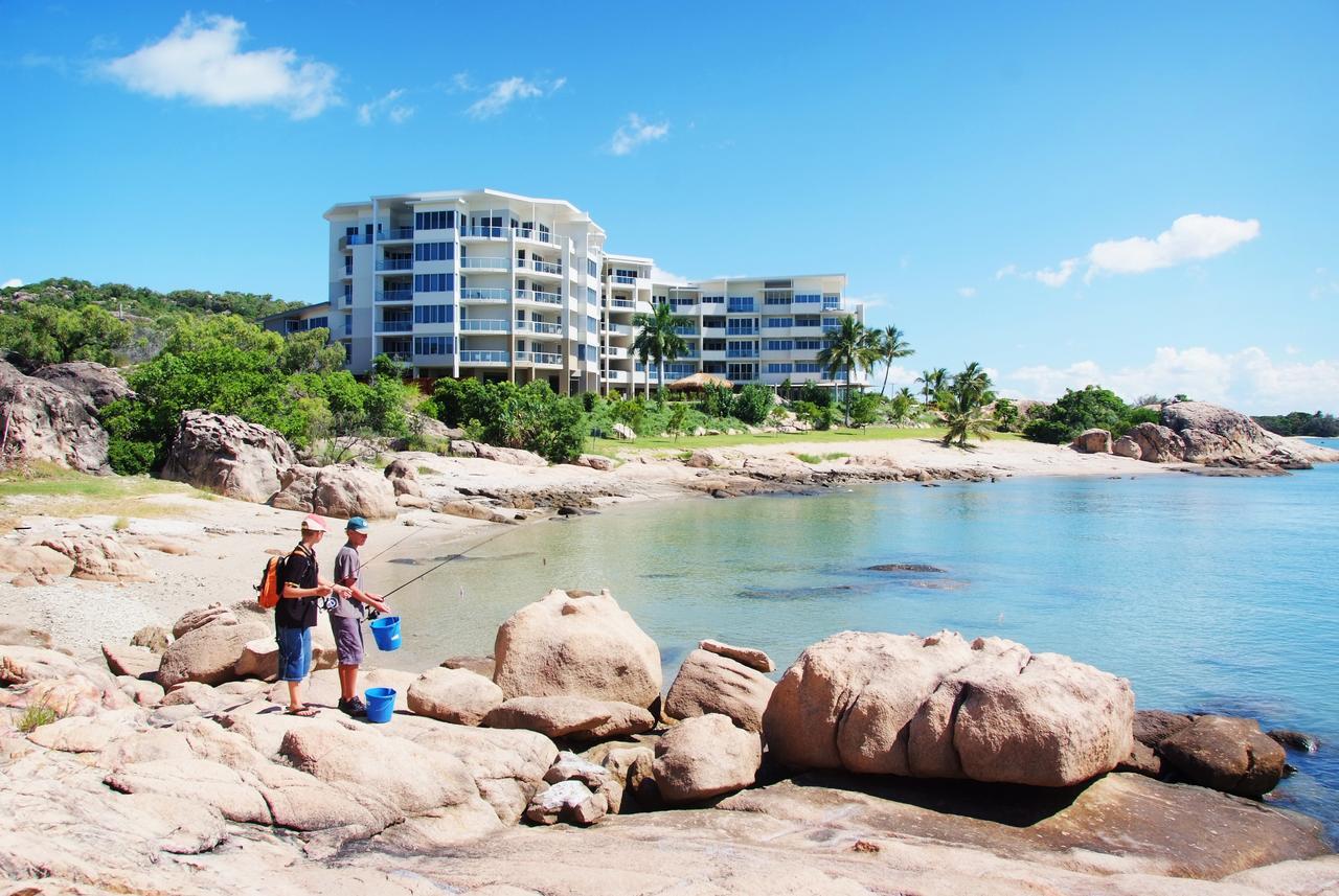 Coral Cove Apartments - Absolute Beachfront Resort Bowen Extérieur photo